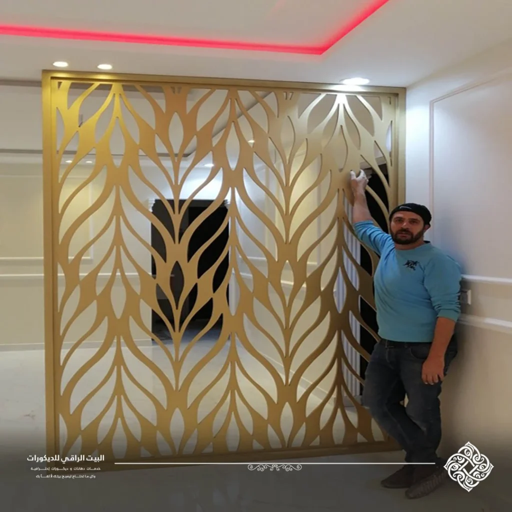 ديكور جداري خشب حفر