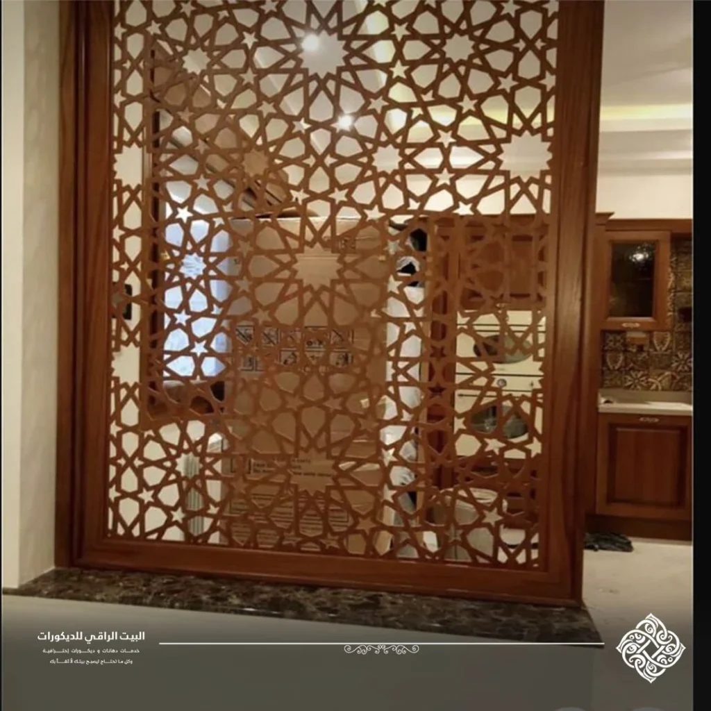 ديكور جداري خشب حفر